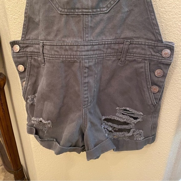 FOREVER 21 Women Olive Ripped Denim Overall Shorts Size 27 - Picture 3 of 7